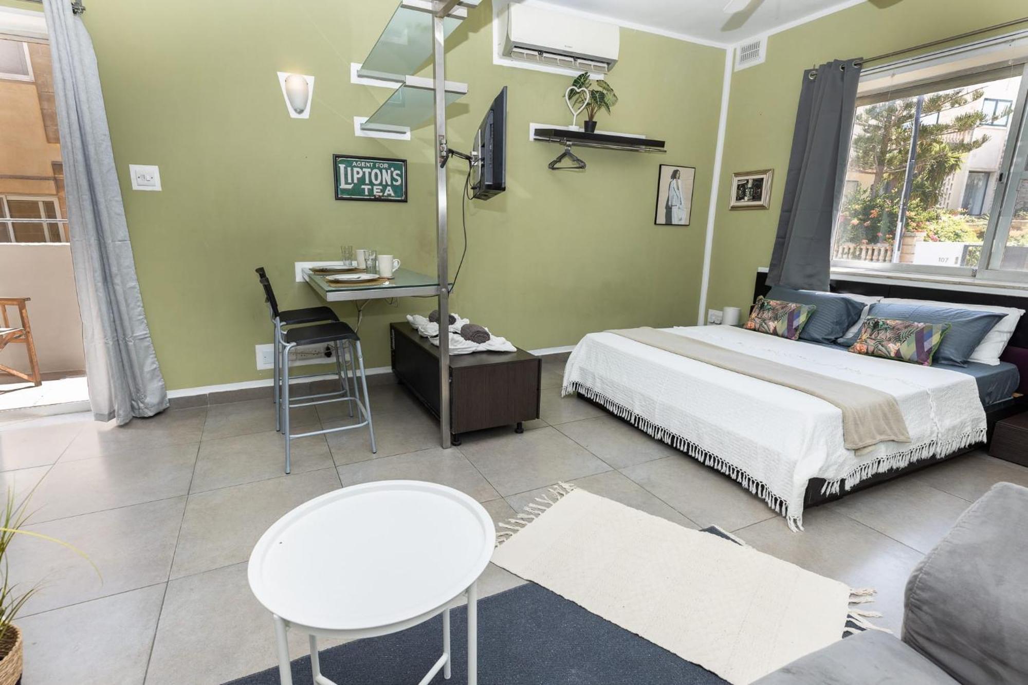 Pinewood Apartment Saint Julian's Екстериор снимка