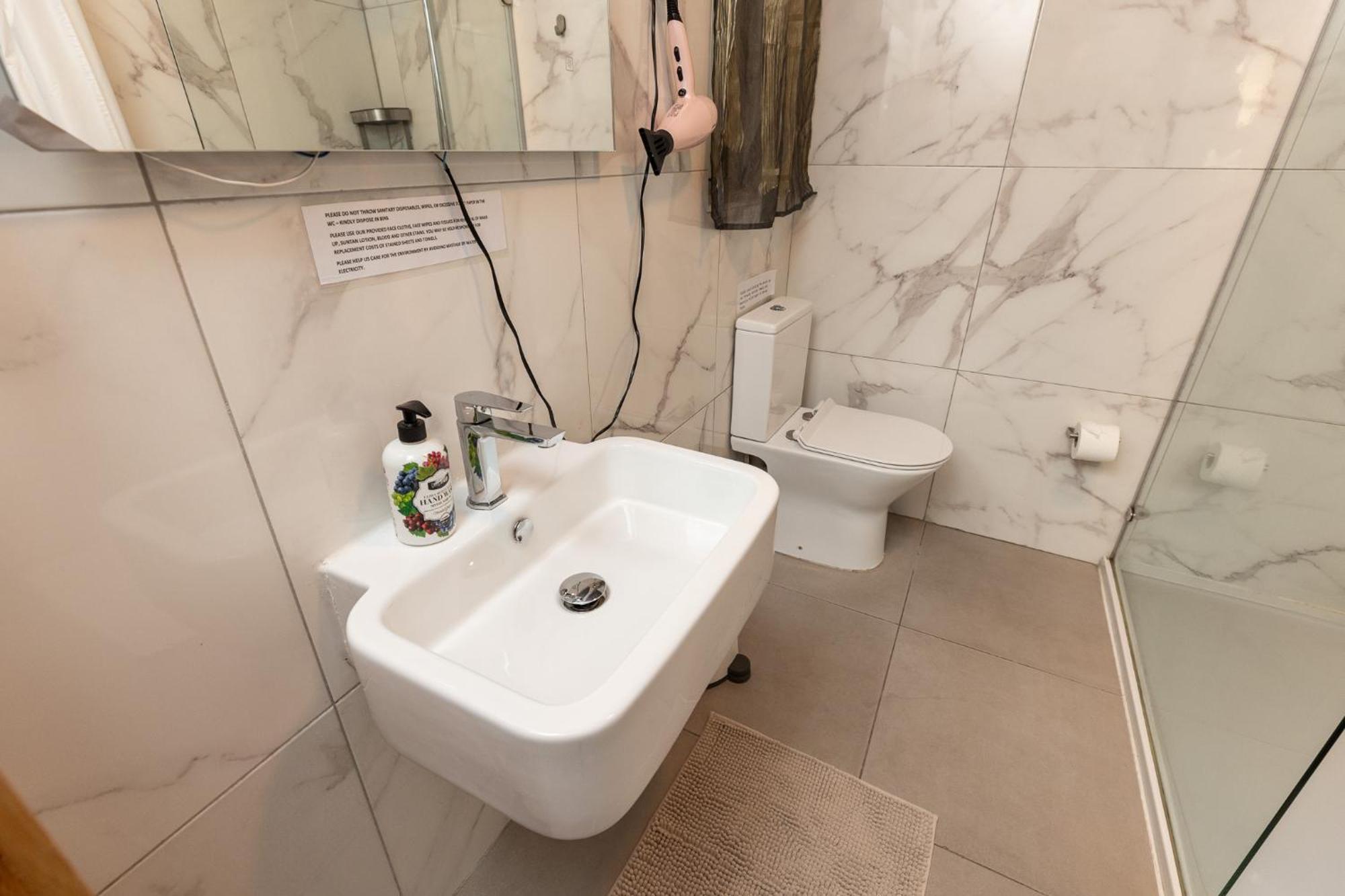 Pinewood Apartment Saint Julian's Екстериор снимка