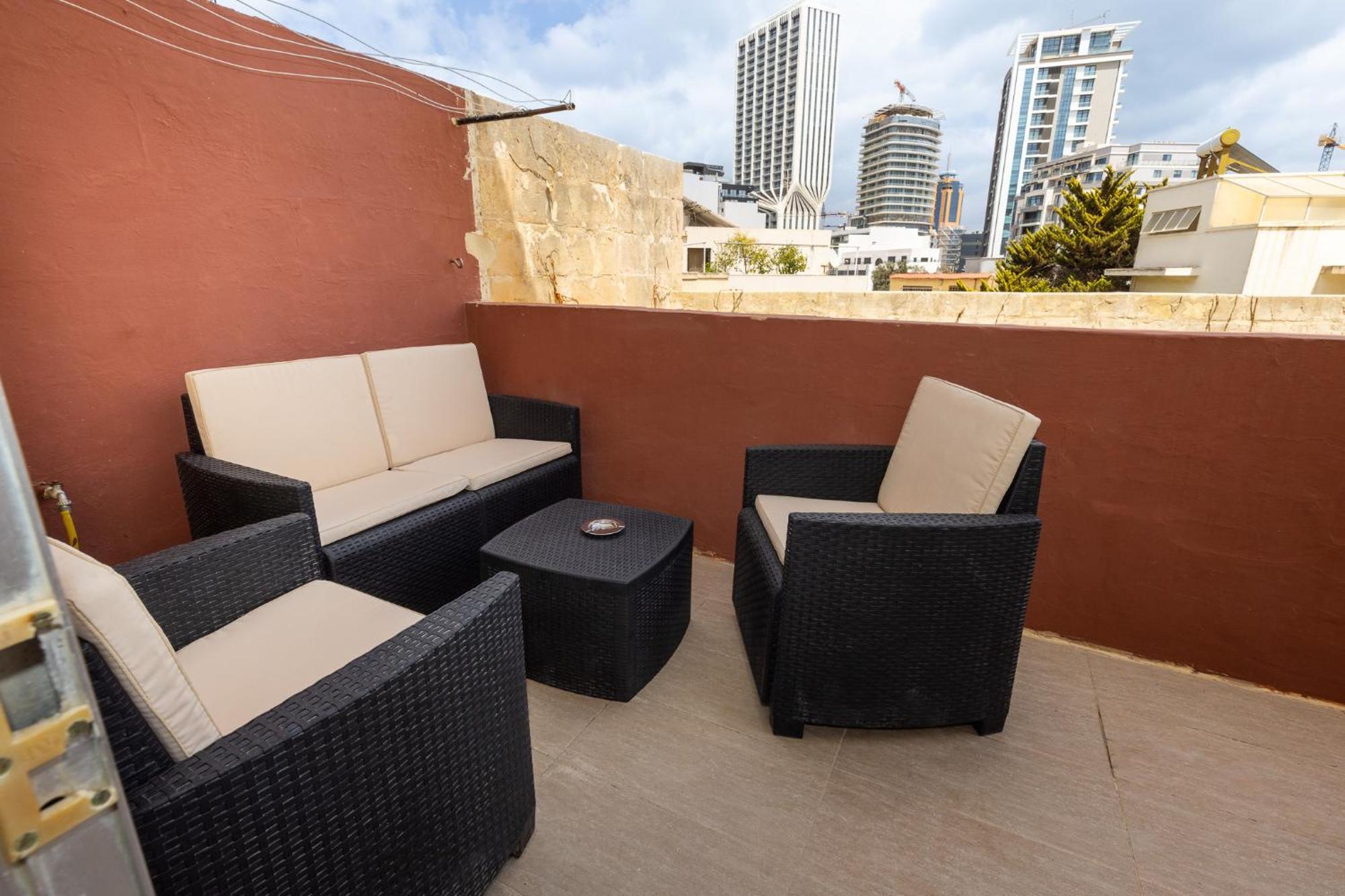 Pinewood Apartment Saint Julian's Екстериор снимка