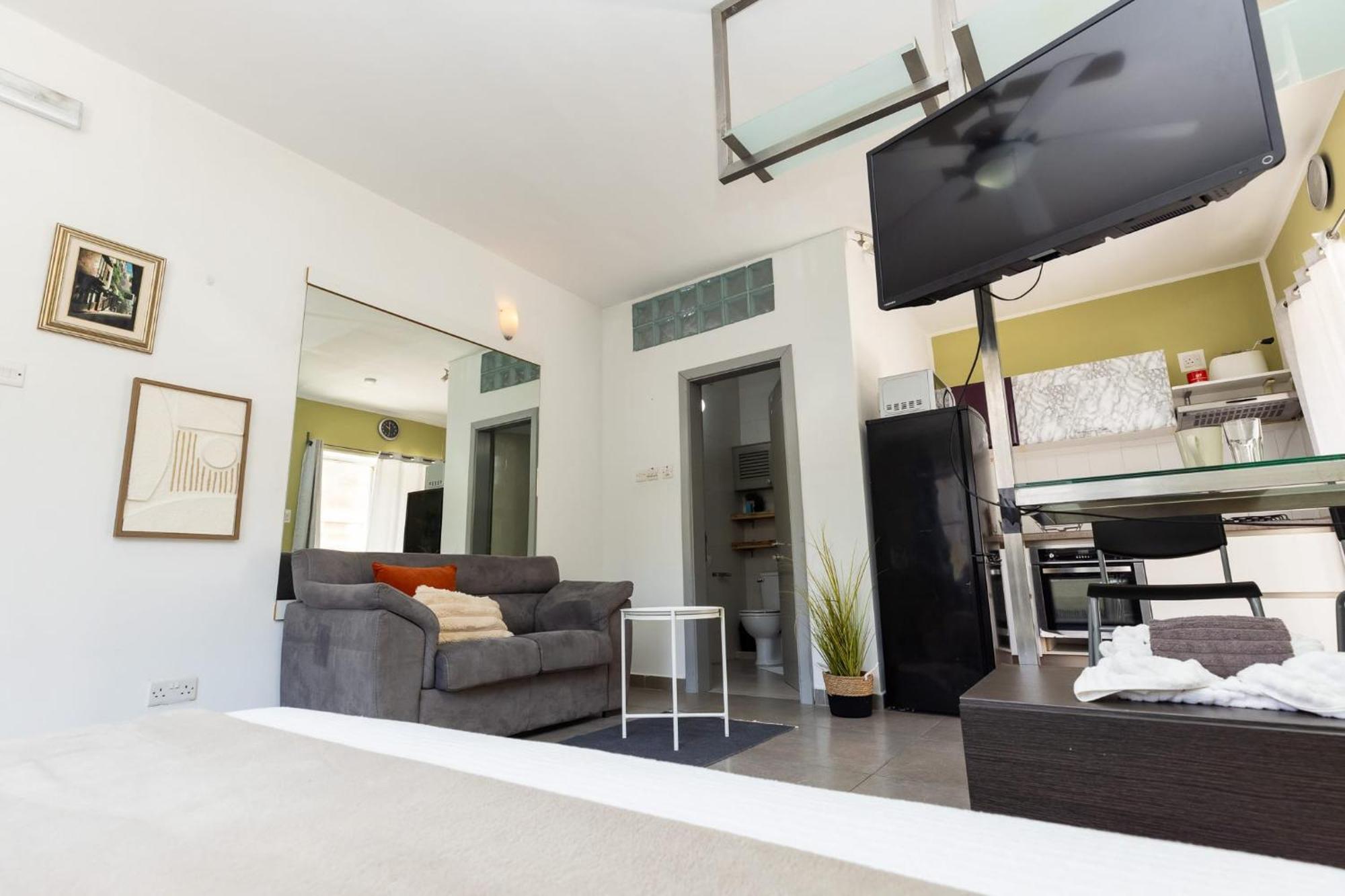 Pinewood Apartment Saint Julian's Екстериор снимка