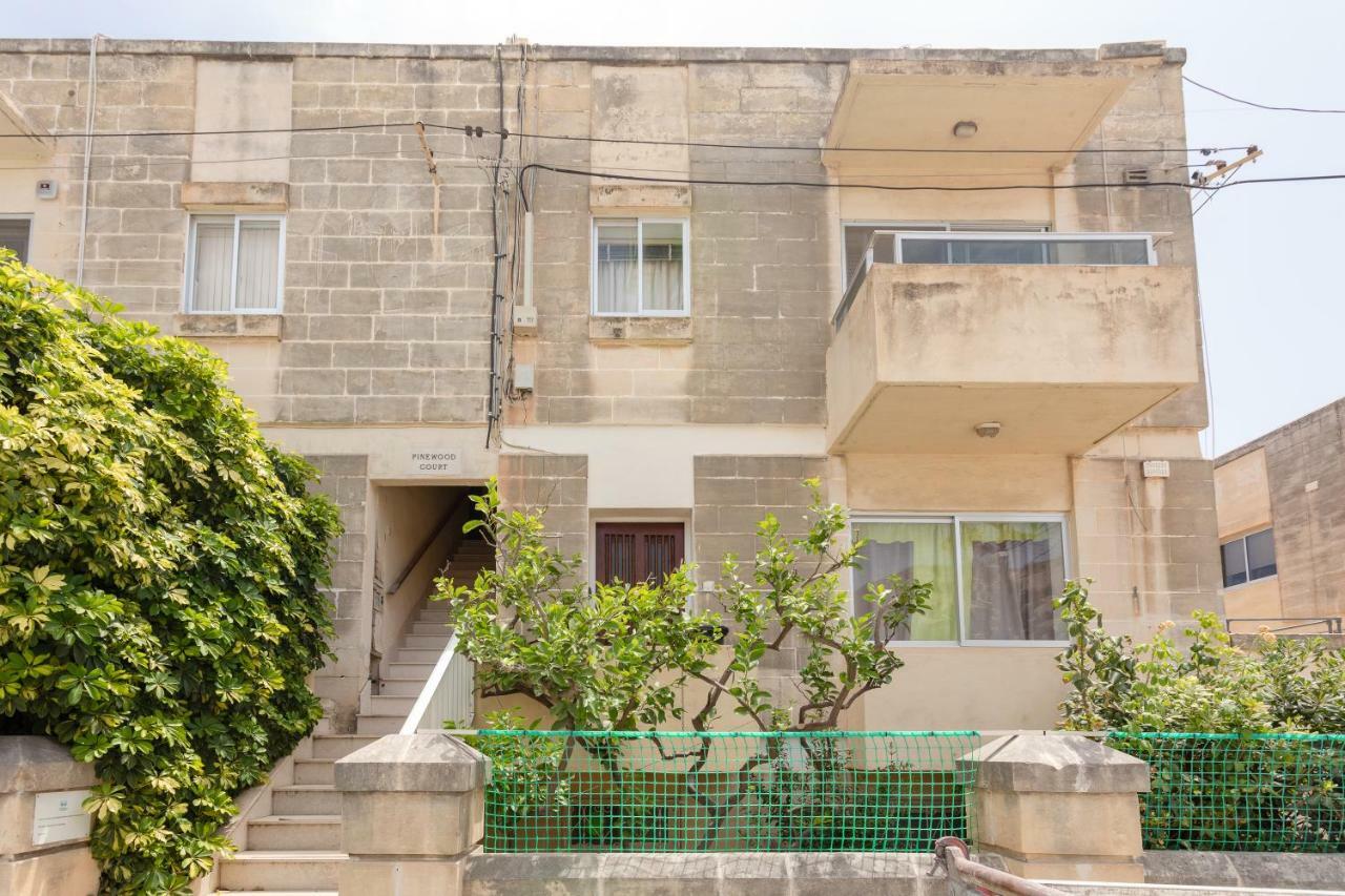 Pinewood Apartment Saint Julian's Екстериор снимка